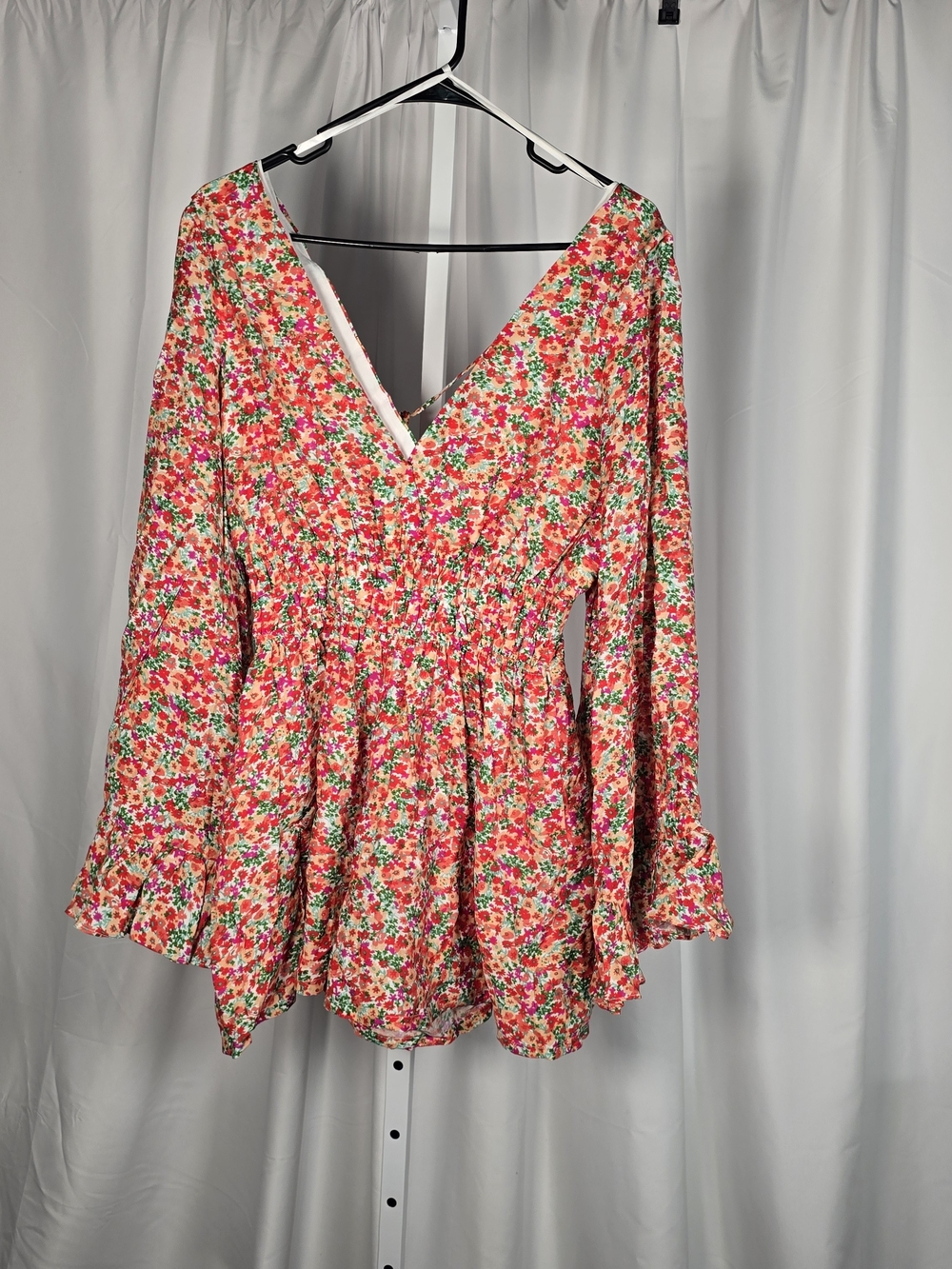 Vici Mila Bell Sleeve Floral V-Neck Mini Dress Size Small NWT Flowy Colorful